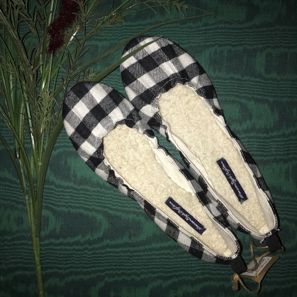 ❌SOLD❌New American Eagle black/white plaid flats